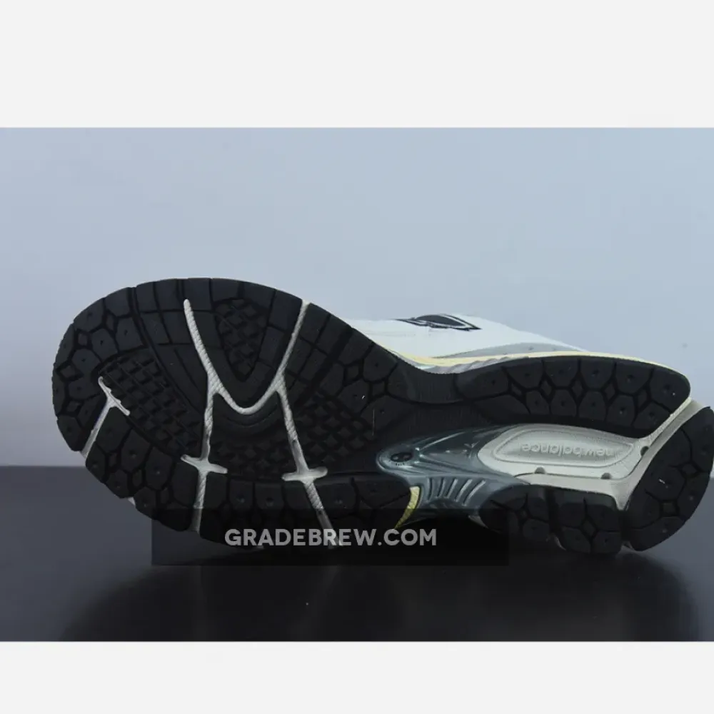 New Balance 2002R White Gray/Black/Silver ML2002RT