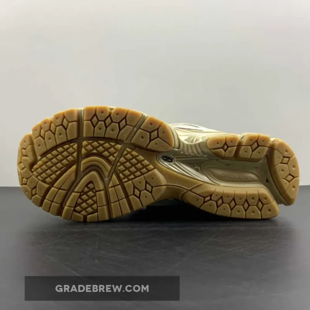 New Balance 1906R White/Red  M1906RO